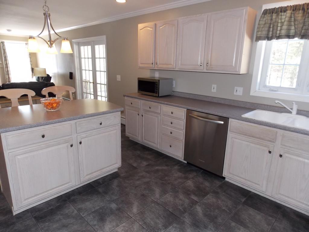 28 Duncan Farms Road Manchester, NH 03102 - Photo 3 of 31