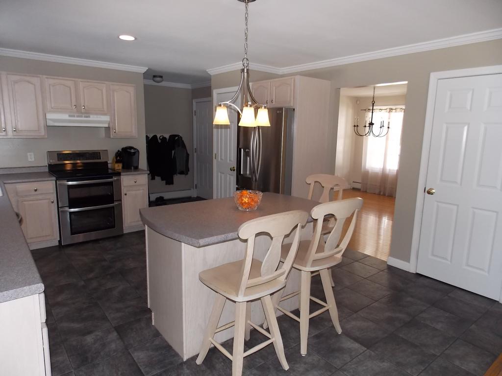 28 Duncan Farms Road Manchester, NH 03102 - Photo 4 of 31