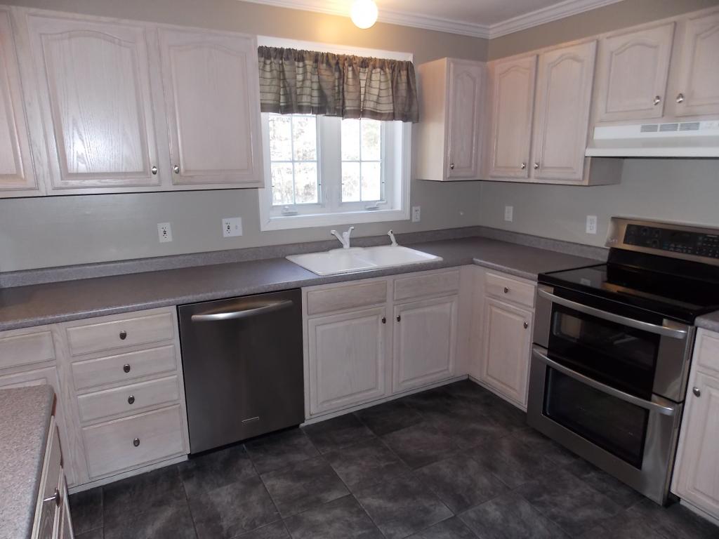 28 Duncan Farms Road Manchester, NH 03102 - Photo 6 of 31