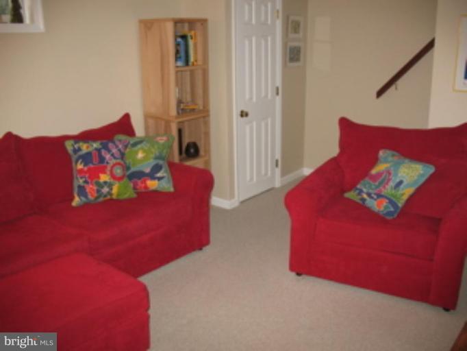 1602 Loch Ness Road Towson, MD 21286 - Photo 12 of 16 Family Room