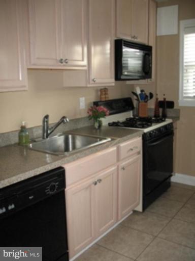1602 Loch Ness Road Towson, MD 21286 - Photo 14 of 16 Kitchen #2