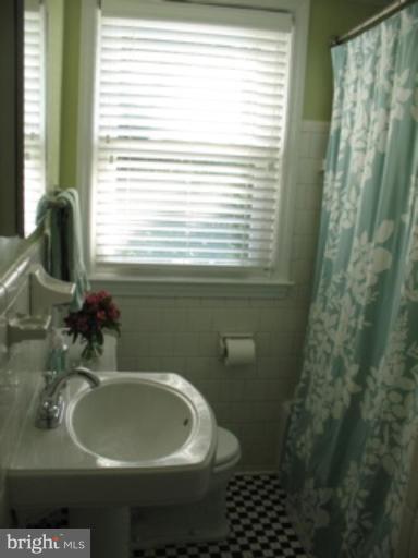 1602 Loch Ness Road Towson, MD 21286 - Photo 15 of 16 Bath #1