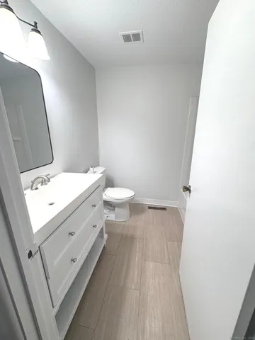 $2,100 | 9 Patricia Road, Unit E, Bridgeport, CT 06606