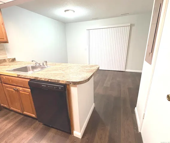 $2,100 | 9 Patricia Road, Unit E, Bridgeport, CT 06606