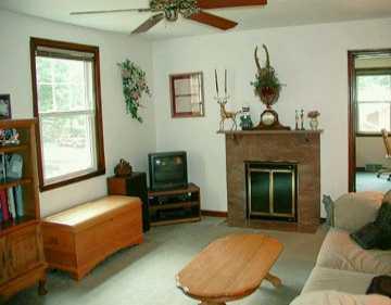 9501 Hilliard Road Pittsburgh, PA 15237 - Photo 5 of 8 Living Room.