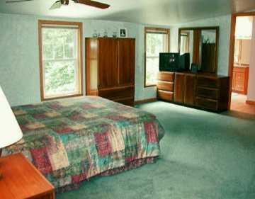 9501 Hilliard Road Pittsburgh, PA 15237 - Photo 6 of 8 Master Bedroom.