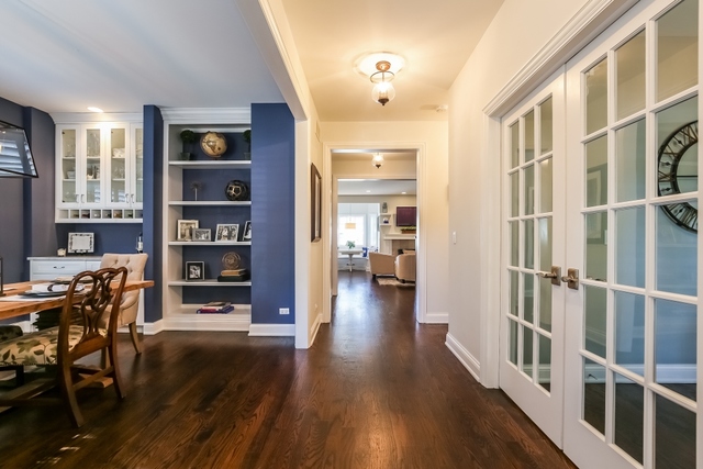 636 Northmoor Road Lake Forest, IL 60045 - Photo 4 of 40 a hallway with wooden floor and furniture
