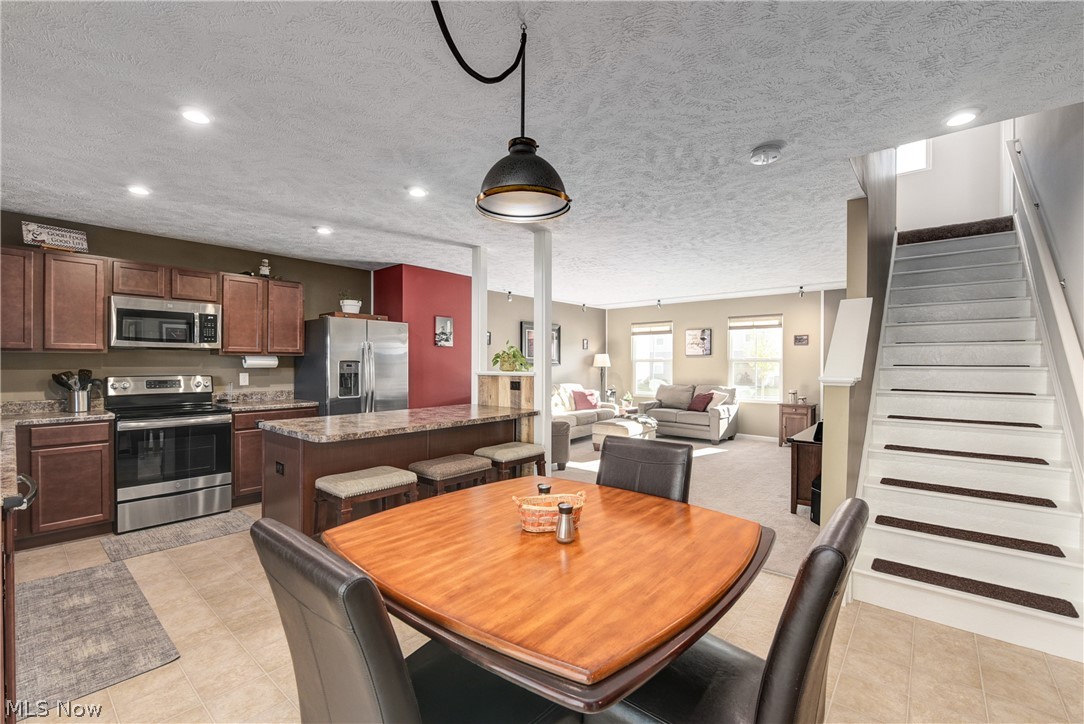 147 Springvale Drive Amherst, OH 44001 - Photo 6 of 19 Eat-in area