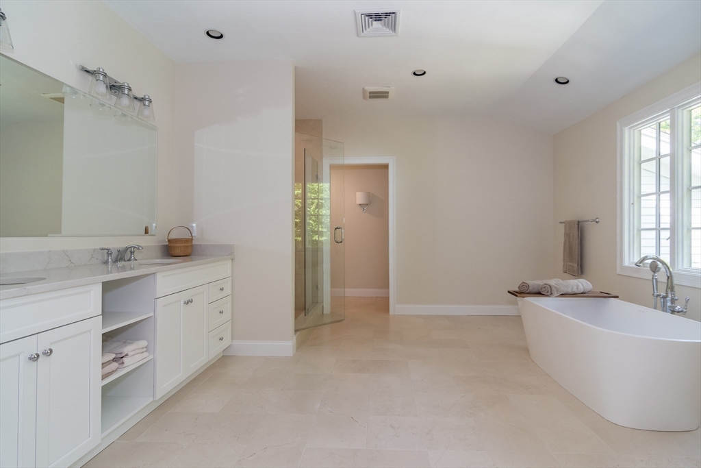 397 Far Reach Road Westwood, MA 02090 - Photo 20 of 42 Gallery Image 20