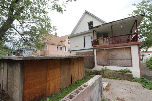 56-58 Dearborn Street Springfield, MA 01109 - Photo 3 of 31 Gallery Image 3