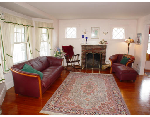 28 Reed Street Lexington, MA 02421 - Photo 3 of 9