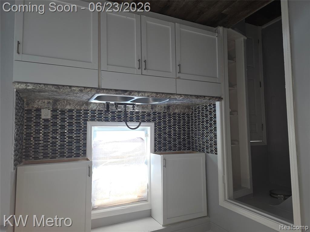 19350 Huntington Road Detroit, MI 48219 - Photo 6 of 16
