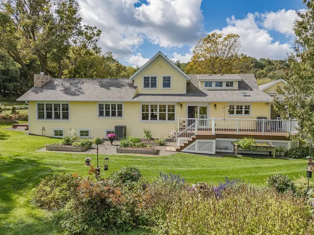 $1,375,000 | E1475 Owens La, La Valle, WI 53941