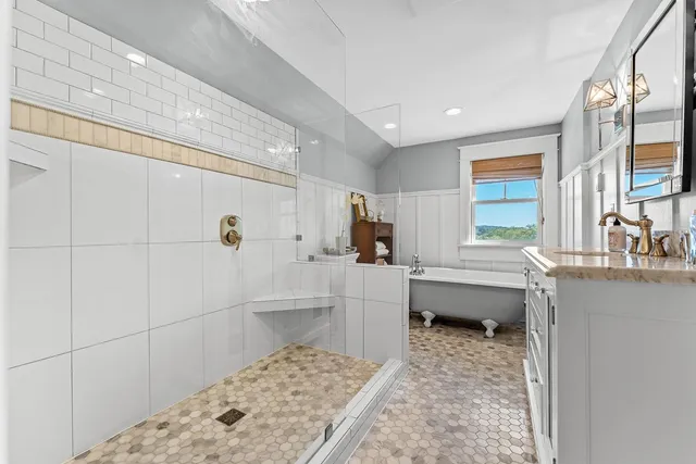 $1,375,000 | E1475 Owens La, La Valle, WI 53941