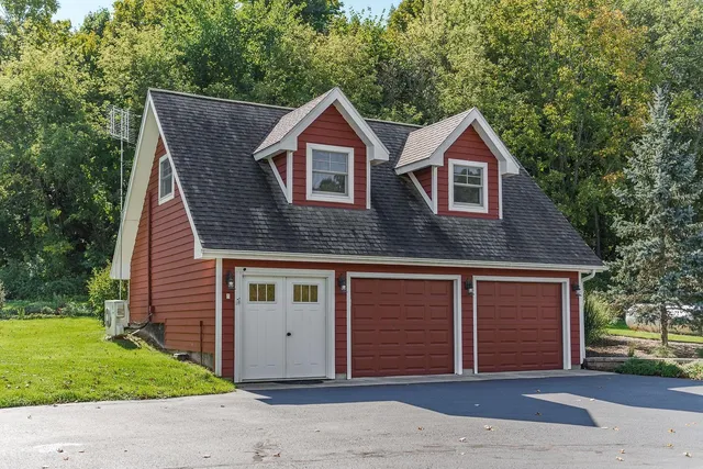 $1,375,000 | E1475 Owens La, La Valle, WI 53941