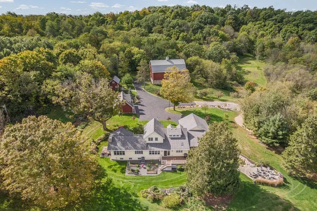 $1,375,000 | E1475 Owens La, La Valle, WI 53941
