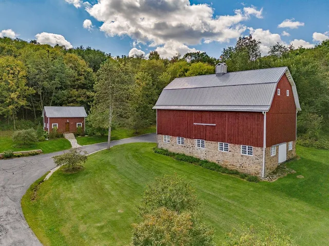 $1,375,000 | E1475 Owens La, La Valle, WI 53941