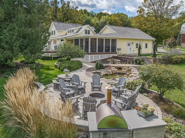 $1,375,000 | E1475 Owens La, La Valle, WI 53941