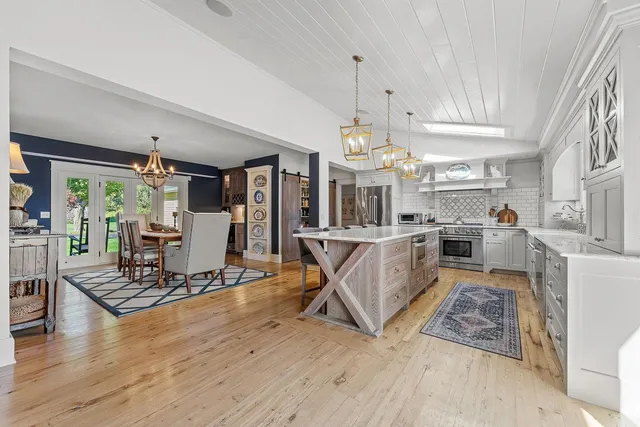 $1,375,000 | E1475 Owens La, La Valle, WI 53941