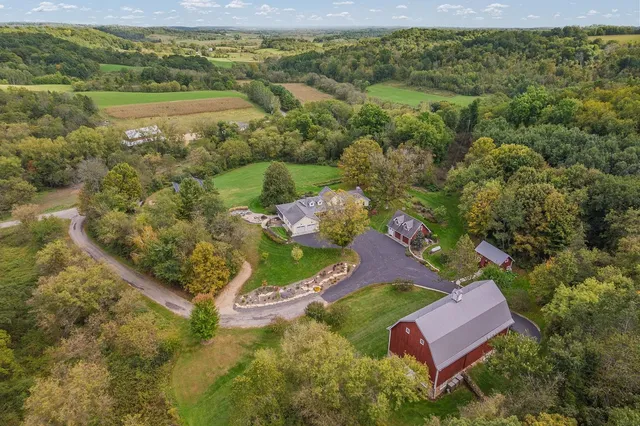 $1,375,000 | E1475 Owens La, La Valle, WI 53941