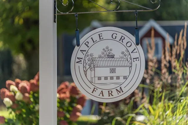 $1,375,000 | E1475 Owens La, La Valle, WI 53941