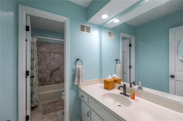 $575,000 | 6620 Northwest 136th Street, Kansas City, MO 64164