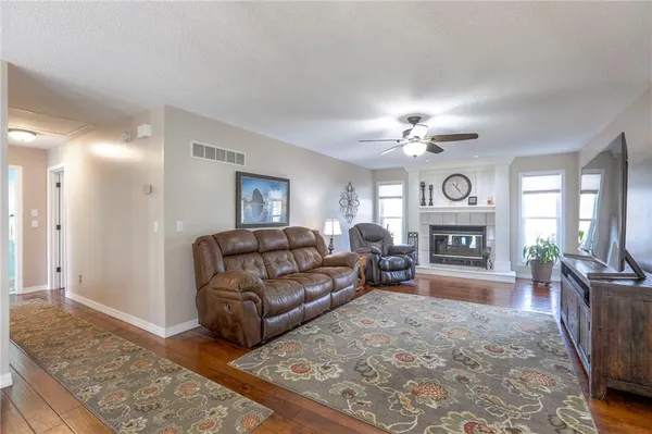 $575,000 | 6620 Northwest 136th Street, Kansas City, MO 64164