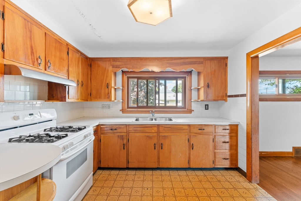 708 Cambridge Street Fall River, MA 02721 - Photo 14 of 26 Gallery Image 14