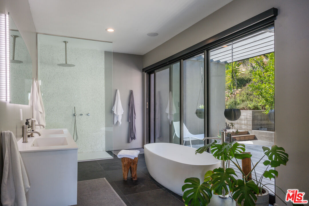 24311 Piuma Road Malibu, CA 90265 - Photo 12 of 28