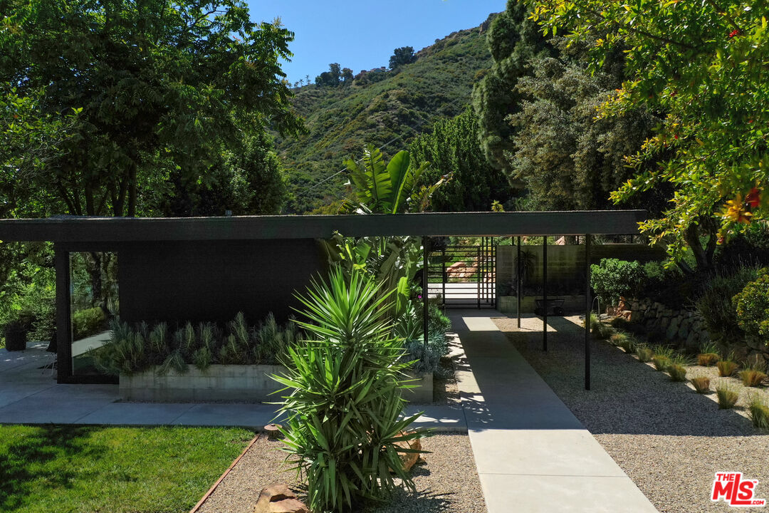 24311 Piuma Road Malibu, CA 90265 - Photo 19 of 28