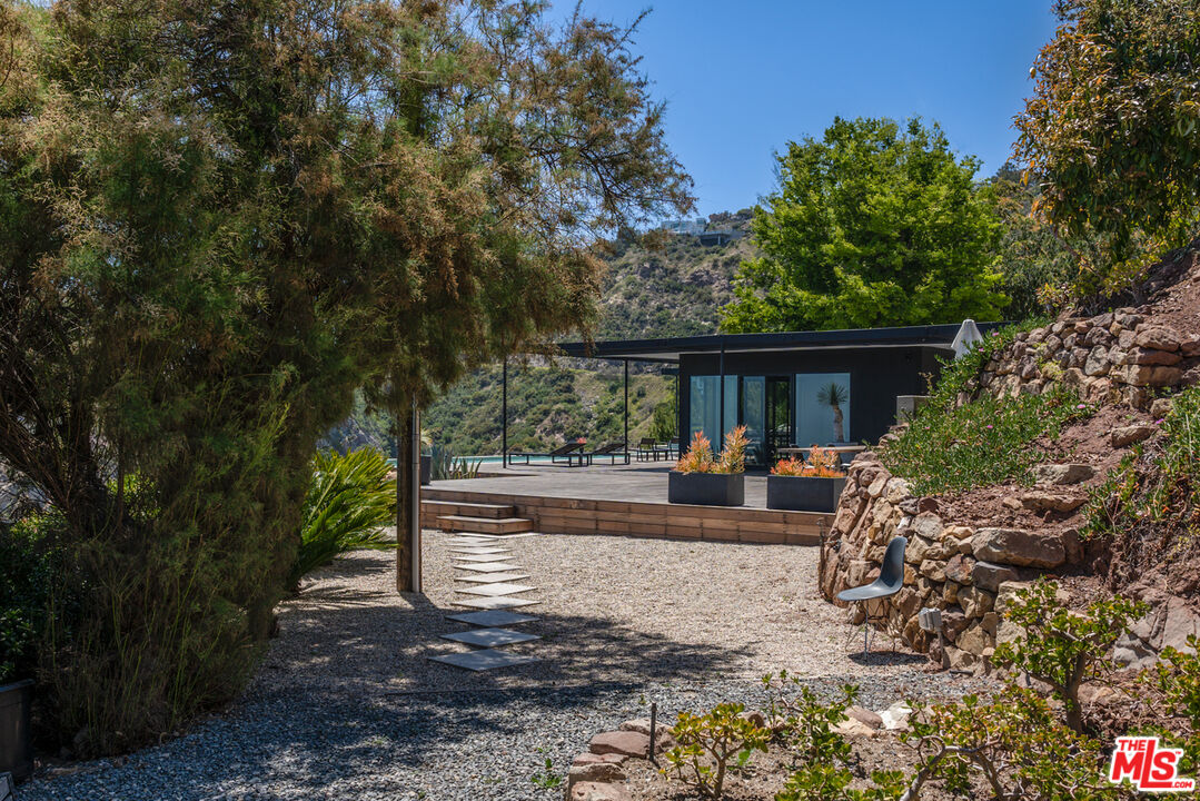 24311 Piuma Road Malibu, CA 90265 - Photo 20 of 28