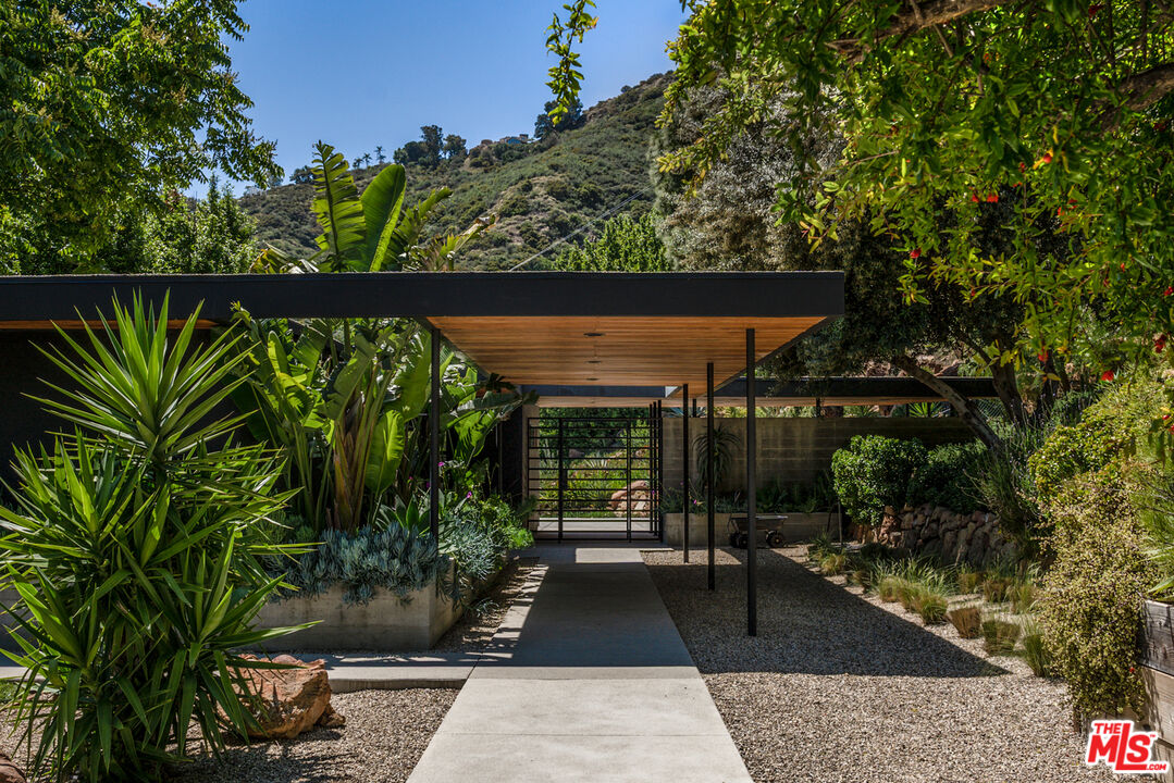 24311 Piuma Road Malibu, CA 90265 - Photo 3 of 28