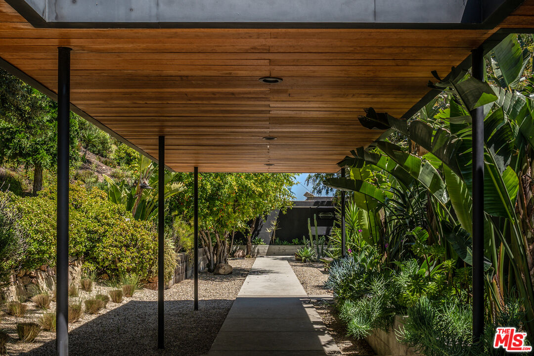 24311 Piuma Road Malibu, CA 90265 - Photo 4 of 28
