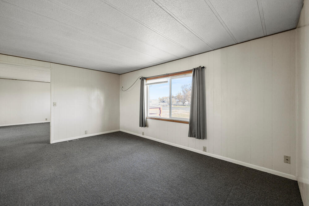 8306 Homedale Road Klamath Falls, OR 97603 - Photo 21 of 52 8216HomedaleRd-6