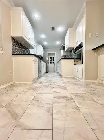 $2,295 | 3920 Sanguinet Street, Fort Worth, TX 76107