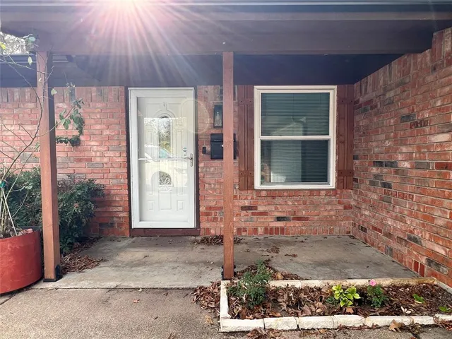 $2,295 | 3920 Sanguinet Street, Fort Worth, TX 76107