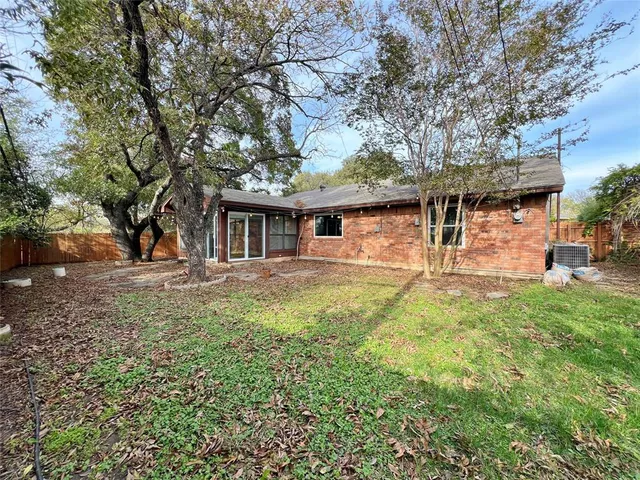 $2,295 | 3920 Sanguinet Street, Fort Worth, TX 76107