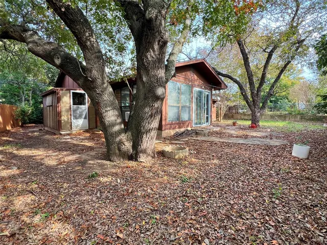 $2,295 | 3920 Sanguinet Street, Fort Worth, TX 76107