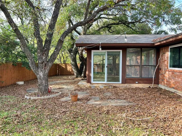 $2,295 | 3920 Sanguinet Street, Fort Worth, TX 76107