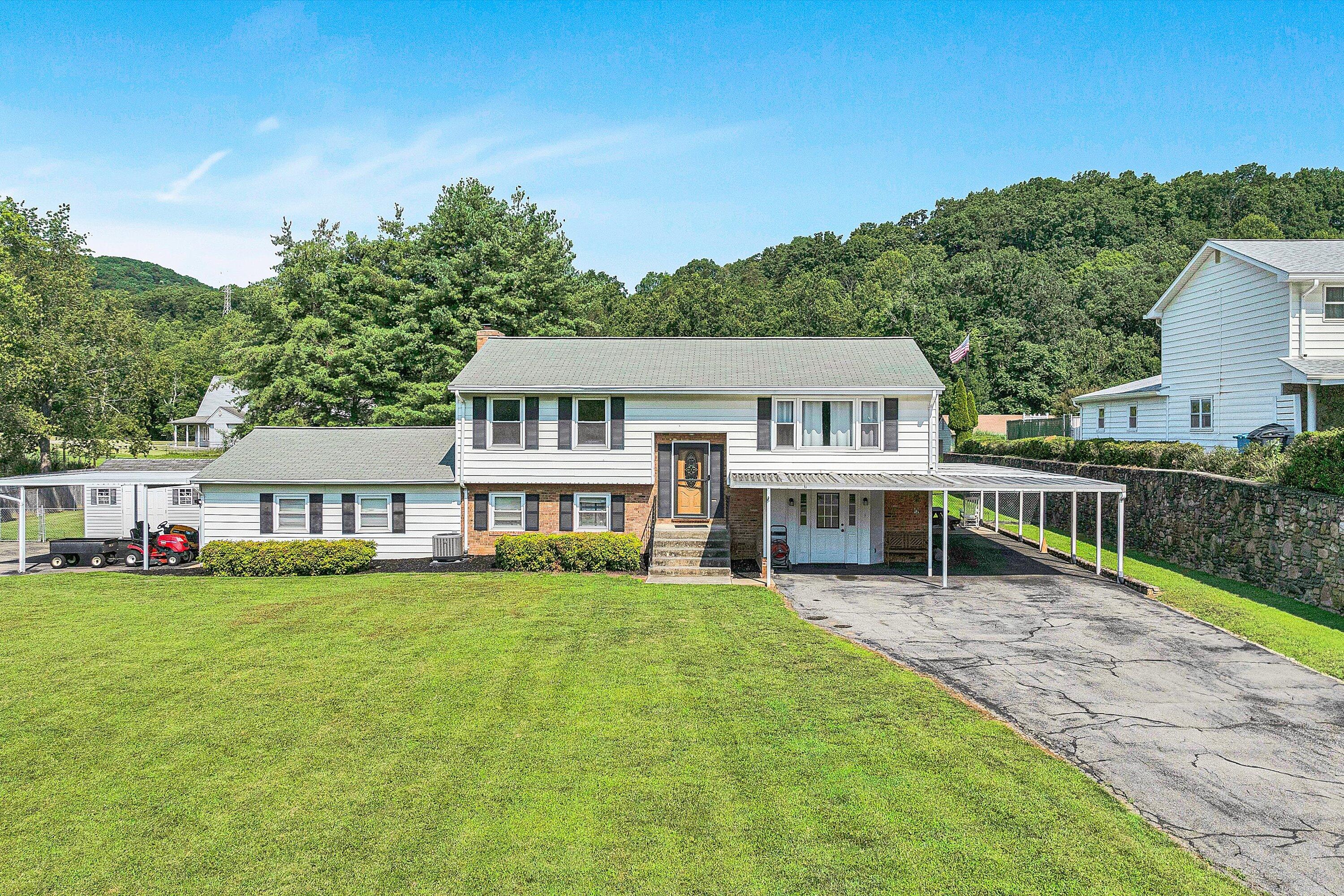 3707 Springvale Street Southeast Roanoke, VA 24014 - Photo 2 of 37 01-SGM-0977