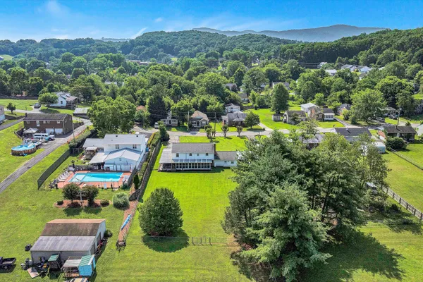 $354,996 | 3707 Springvale Street Southeast, Roanoke, VA 24014