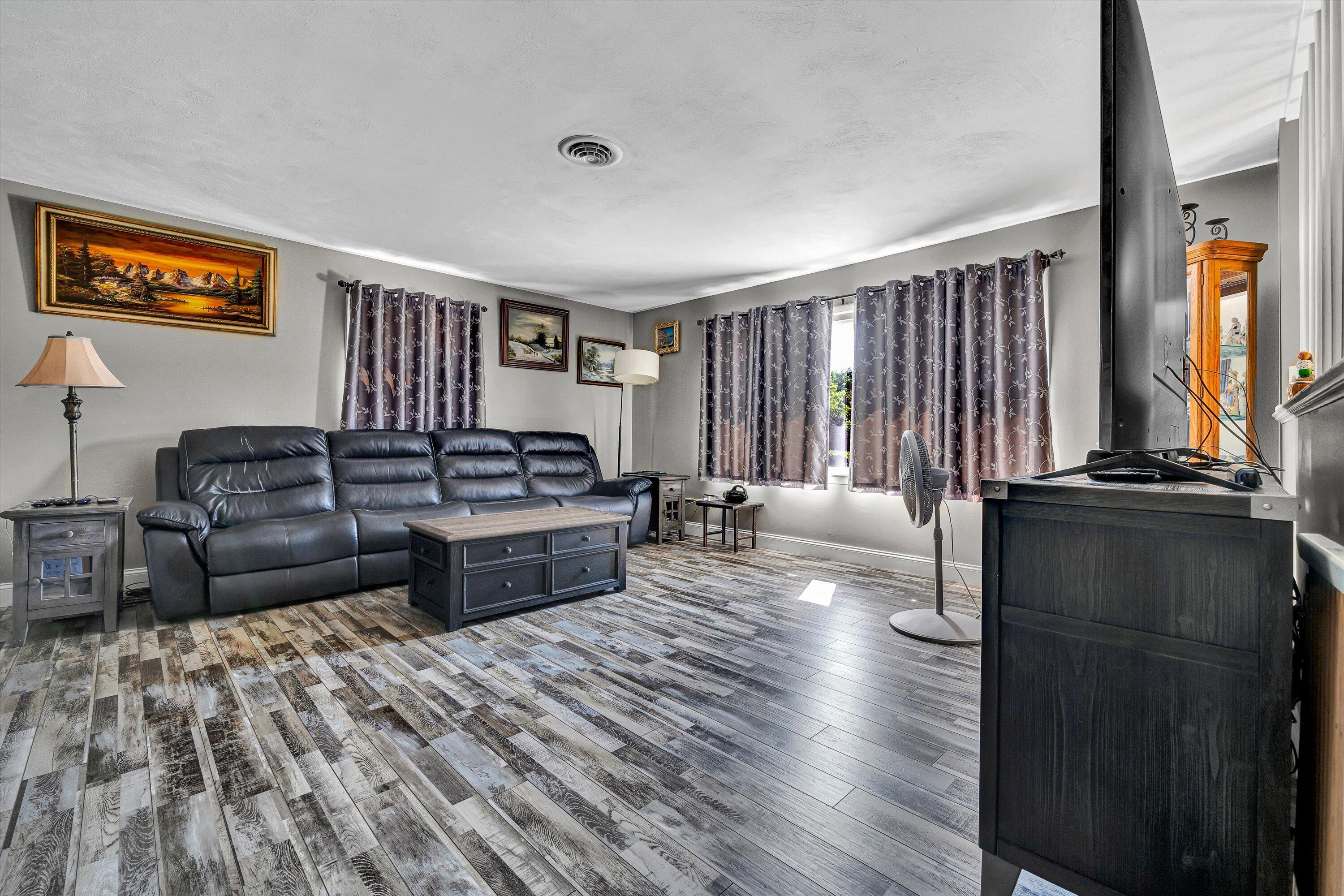 3707 Springvale Street Southeast Roanoke, VA 24014 - Photo 4 of 37 03-SGM-01217