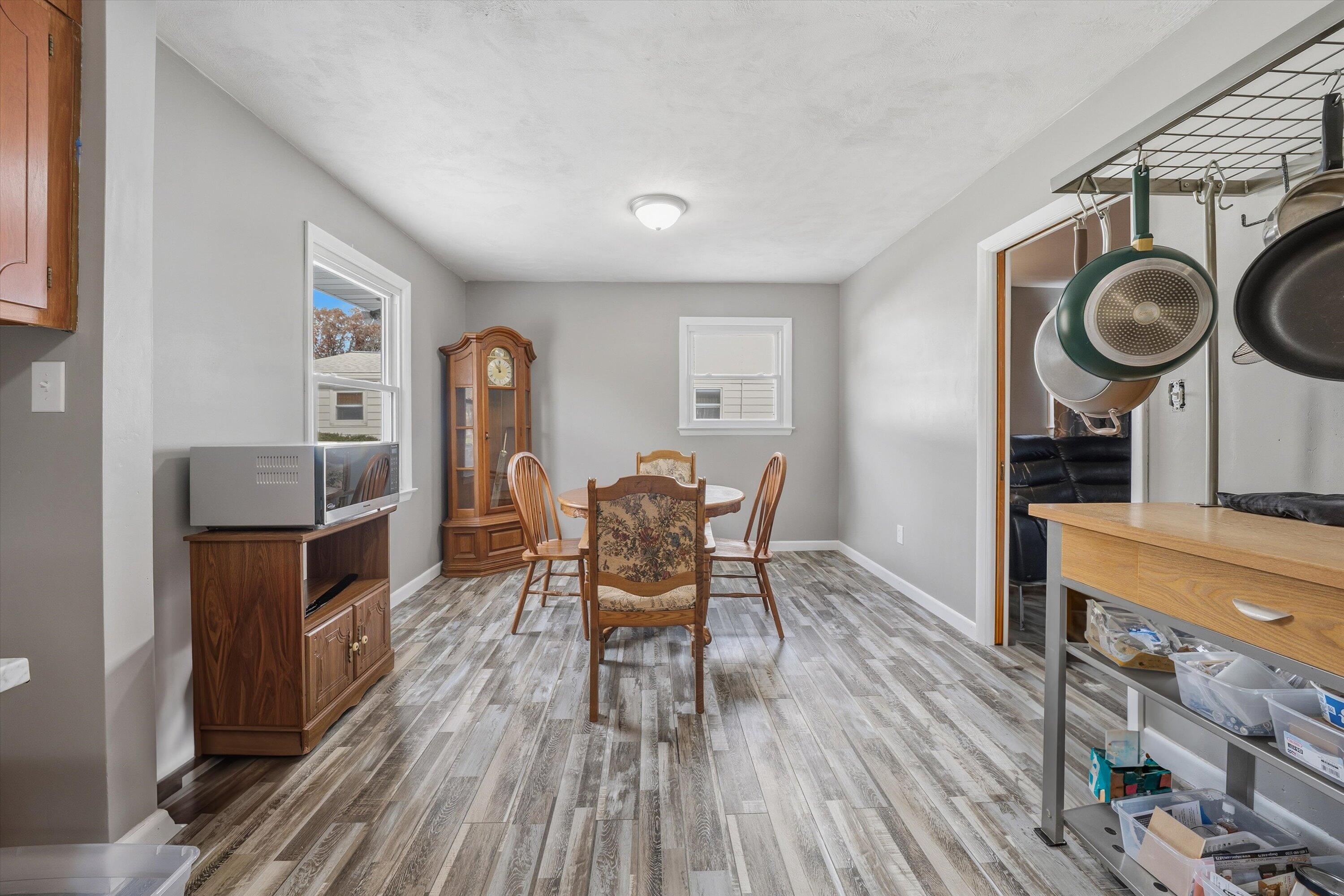 3707 Springvale Street Southeast Roanoke, VA 24014 - Photo 7 of 37 06-DSC00095