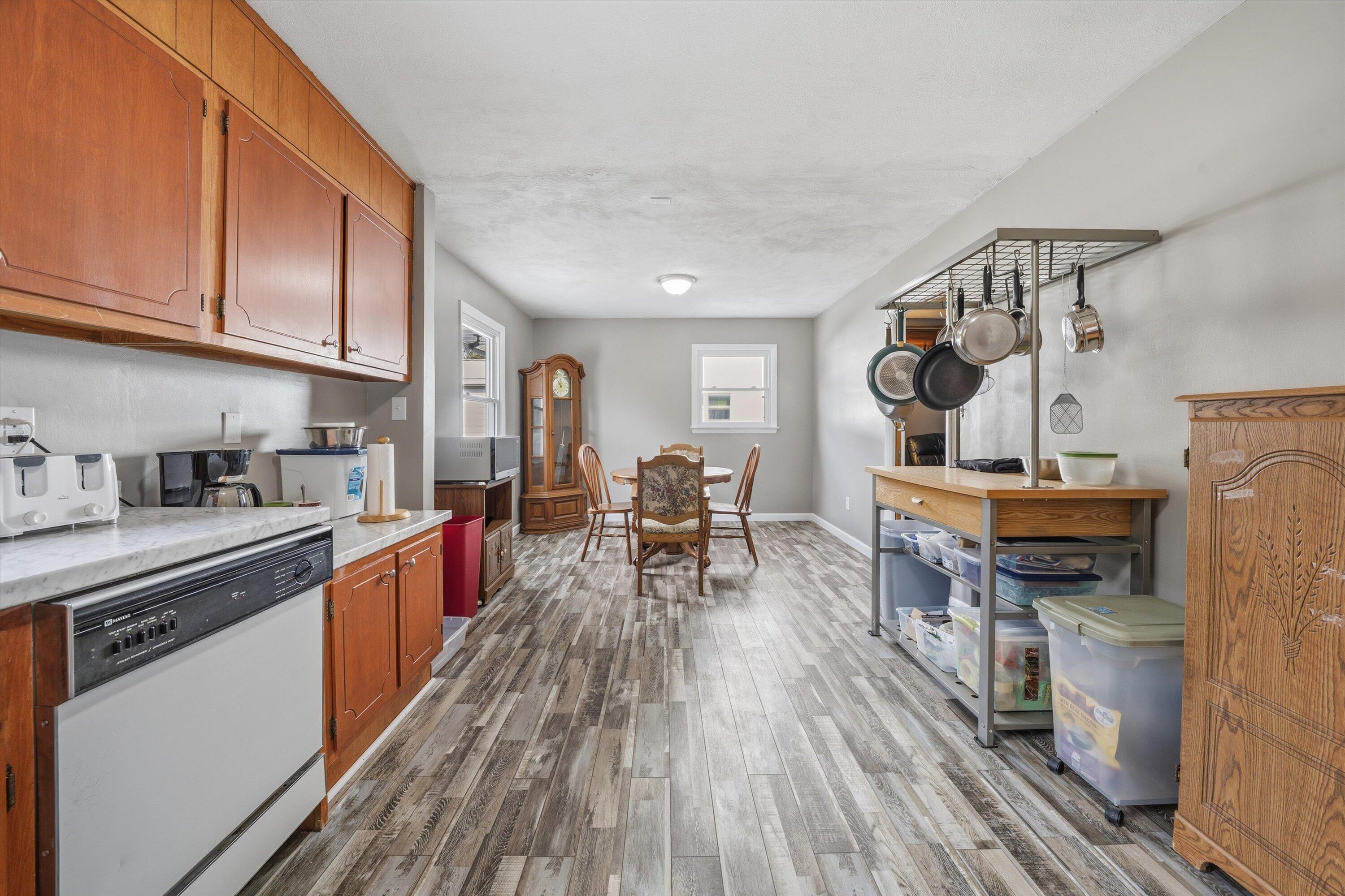 3707 Springvale Street Southeast Roanoke, VA 24014 - Photo 9 of 37 08-DSC00107