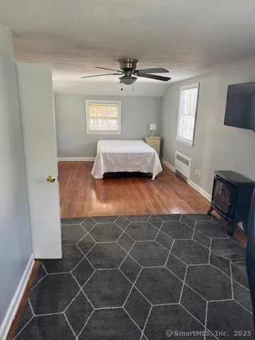 a en suite bathroom with a sink and a mirror