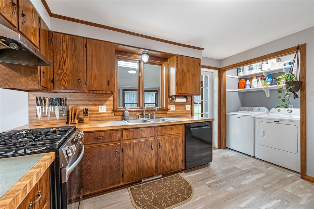 50 Emerson Street Springfield, MA 01118 - Photo 12 of 42