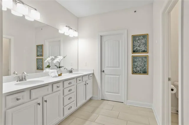 a en suite bathroom with a shower and a sink