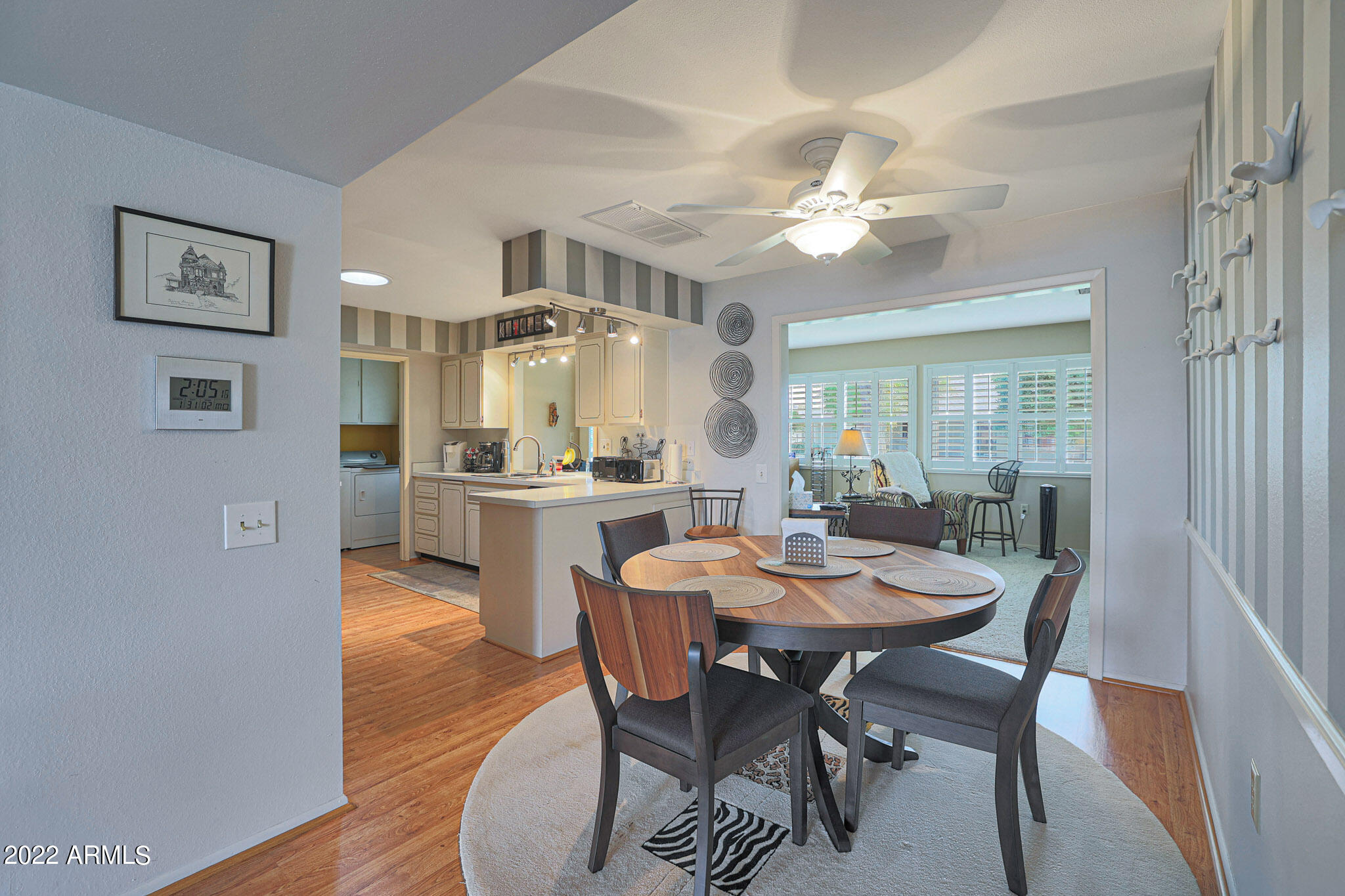 10025 West Pleasant Valley Road Sun City, AZ 85351 - Photo 11 of 30 Dining area