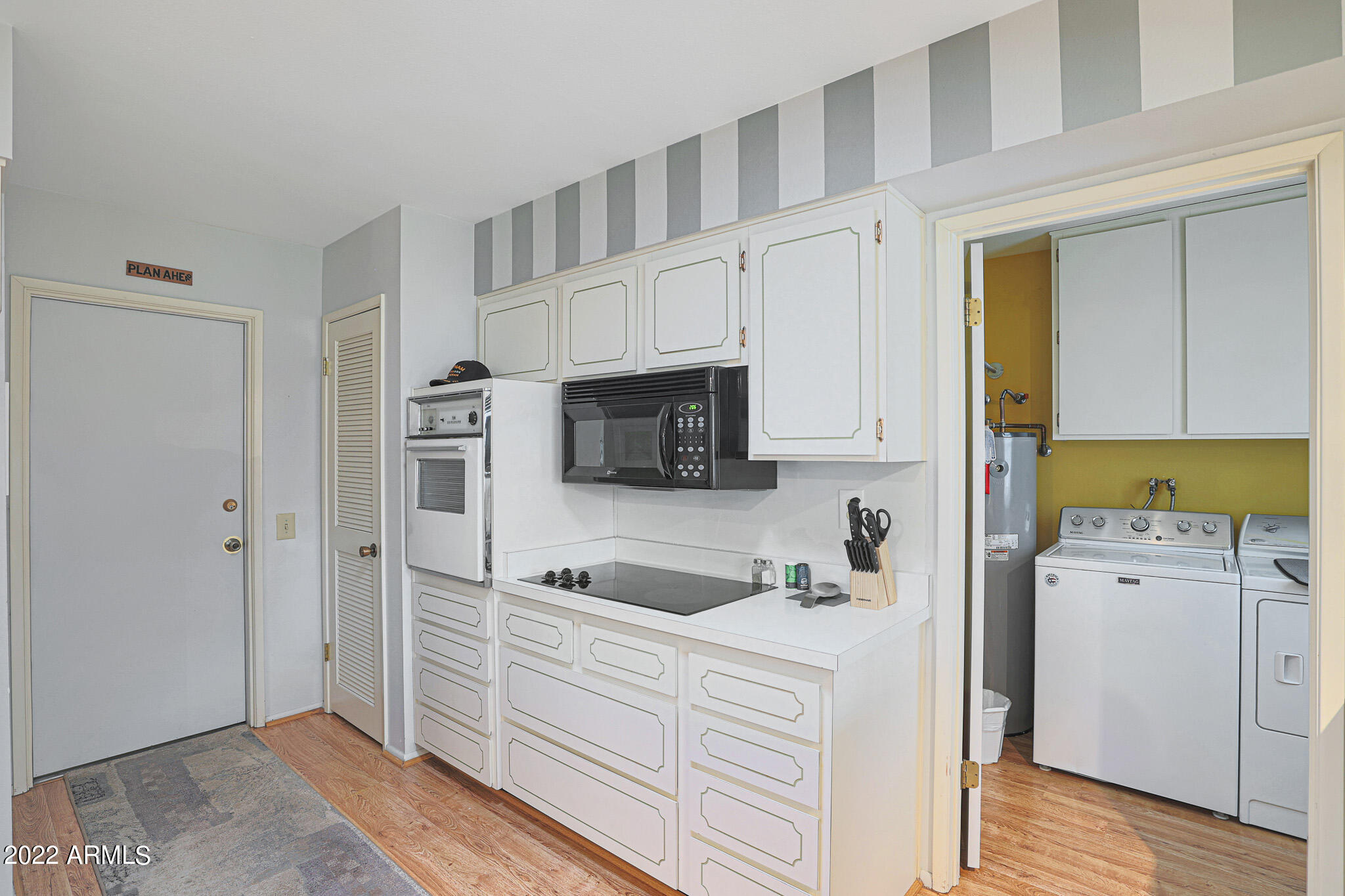 10025 West Pleasant Valley Road Sun City, AZ 85351 - Photo 15 of 30 Kitchen