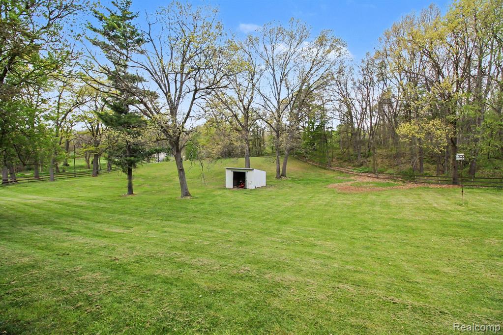 2601 Old Plank Road Milford, MI 48381 - Photo 31 of 36